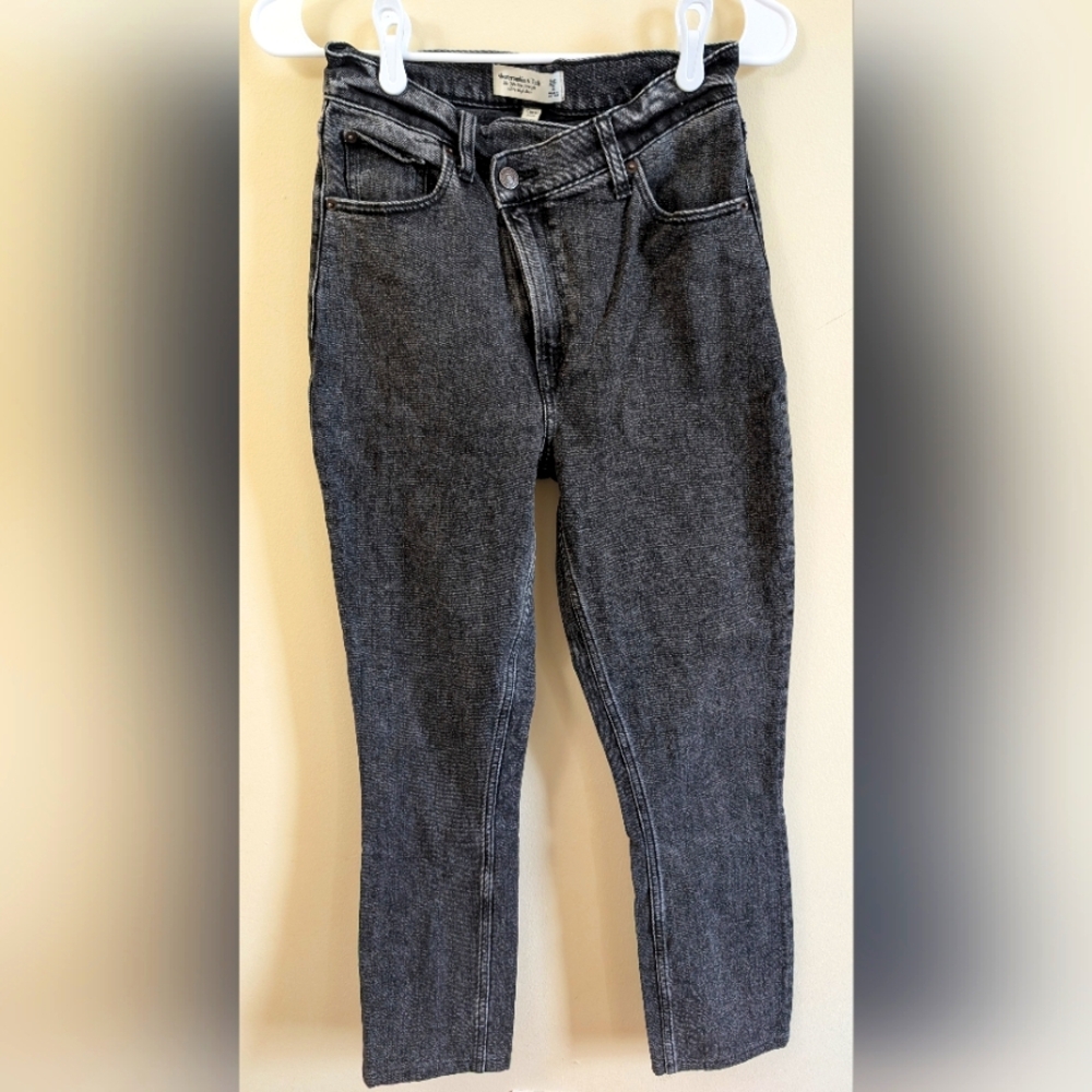 Abercrombie & Fitch The 90s Slim Straight Ultra High Rise Jeans, Black, Size 26